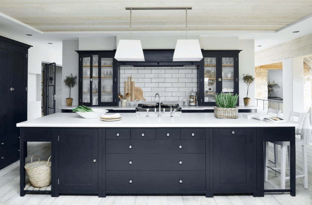 Monochromatic and black kitchens