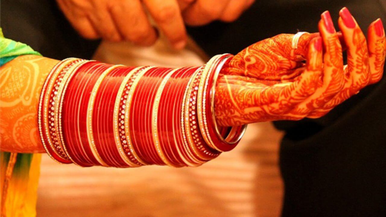 Beautiful and Traditional Wedding Bangles Set Designs