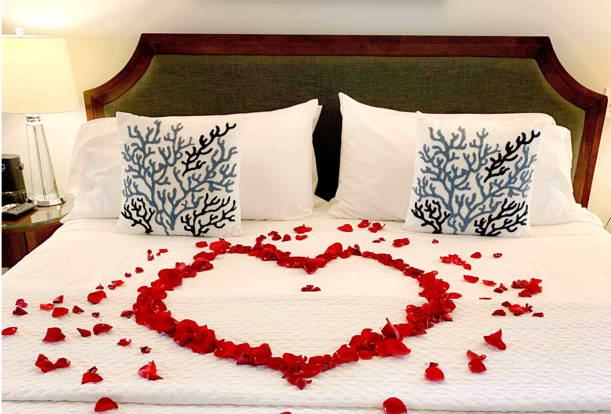 Romantic Bedroom Decoration Ideas for Valentine’s Day.