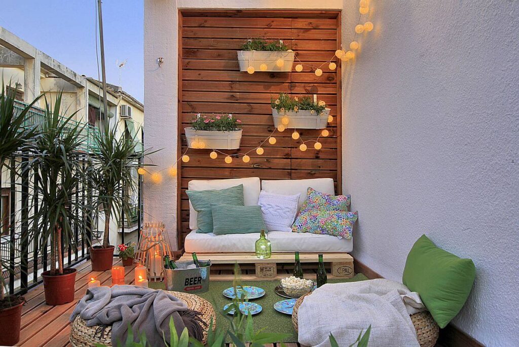 Balcony wall Space