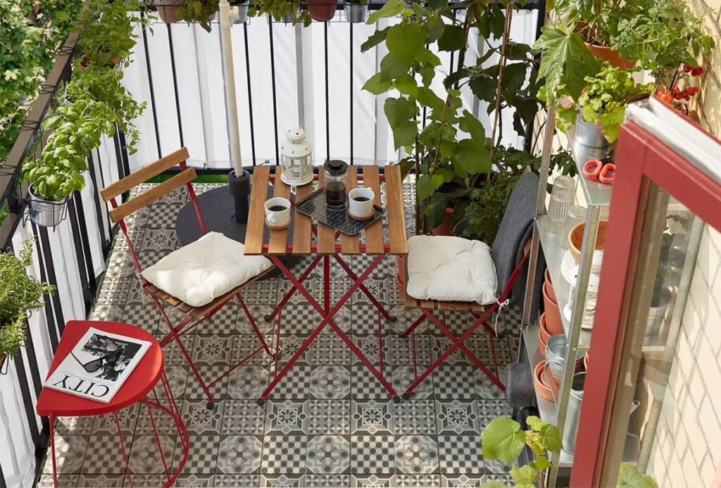 Breakfast-bar-in-balcony