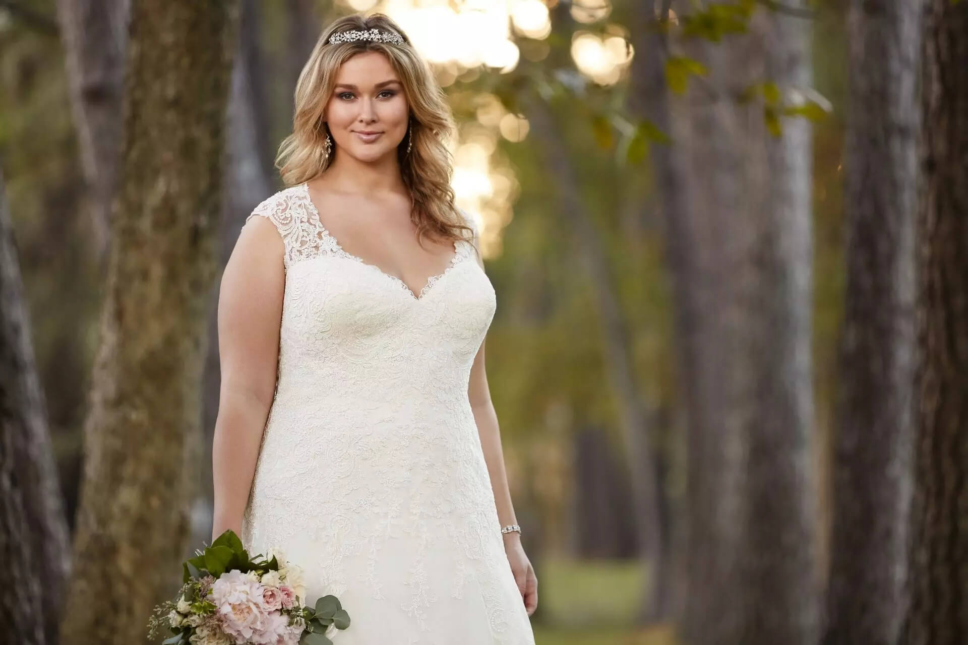 Plus size wedding outfit for bride
